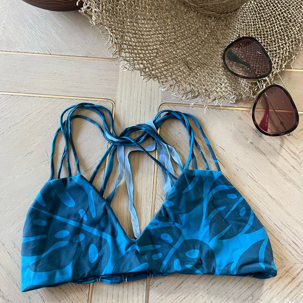 MIKOH Stunning Retro Monsterra Print Strappy Back Bikini Top!